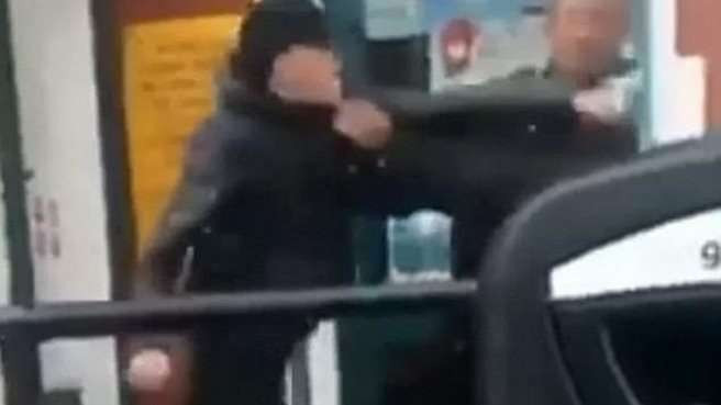 Σοκ: Τον σκότωσε με μια γροθιά…  (Βίντεο)